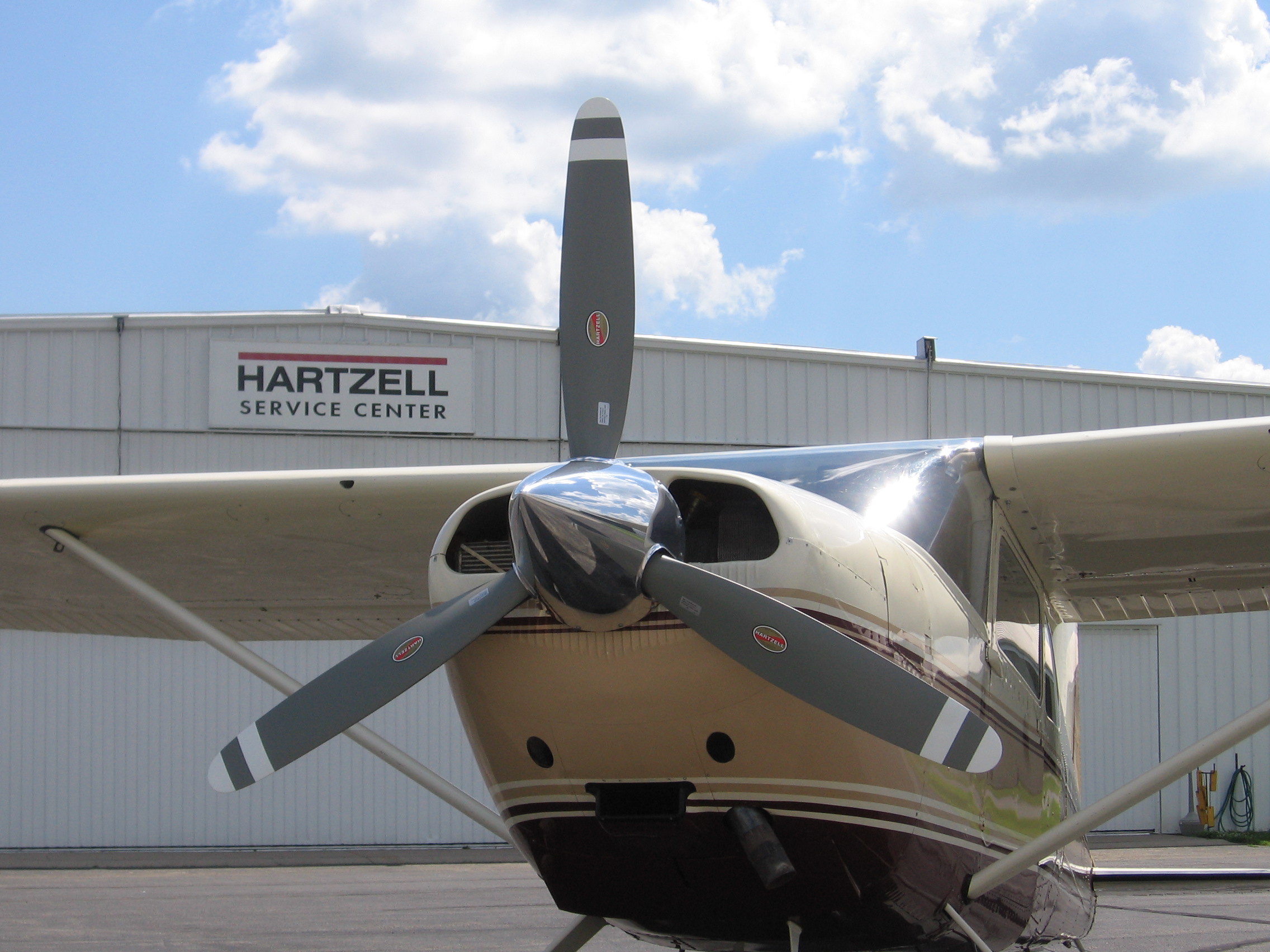 Hrtz-Cessna_180_3-Blade.jpg