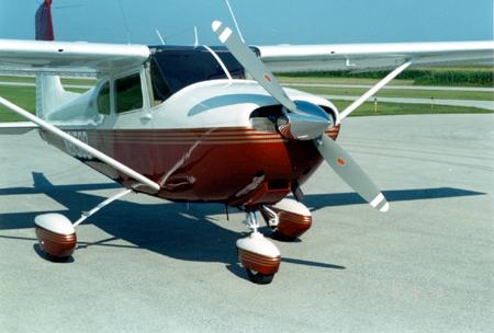 Hrtz-Cessna_182_2-Blade.jpg