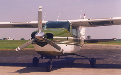 Hrtz-Cessna_210F_3-Blade_Scimitar-IO-520.jpg