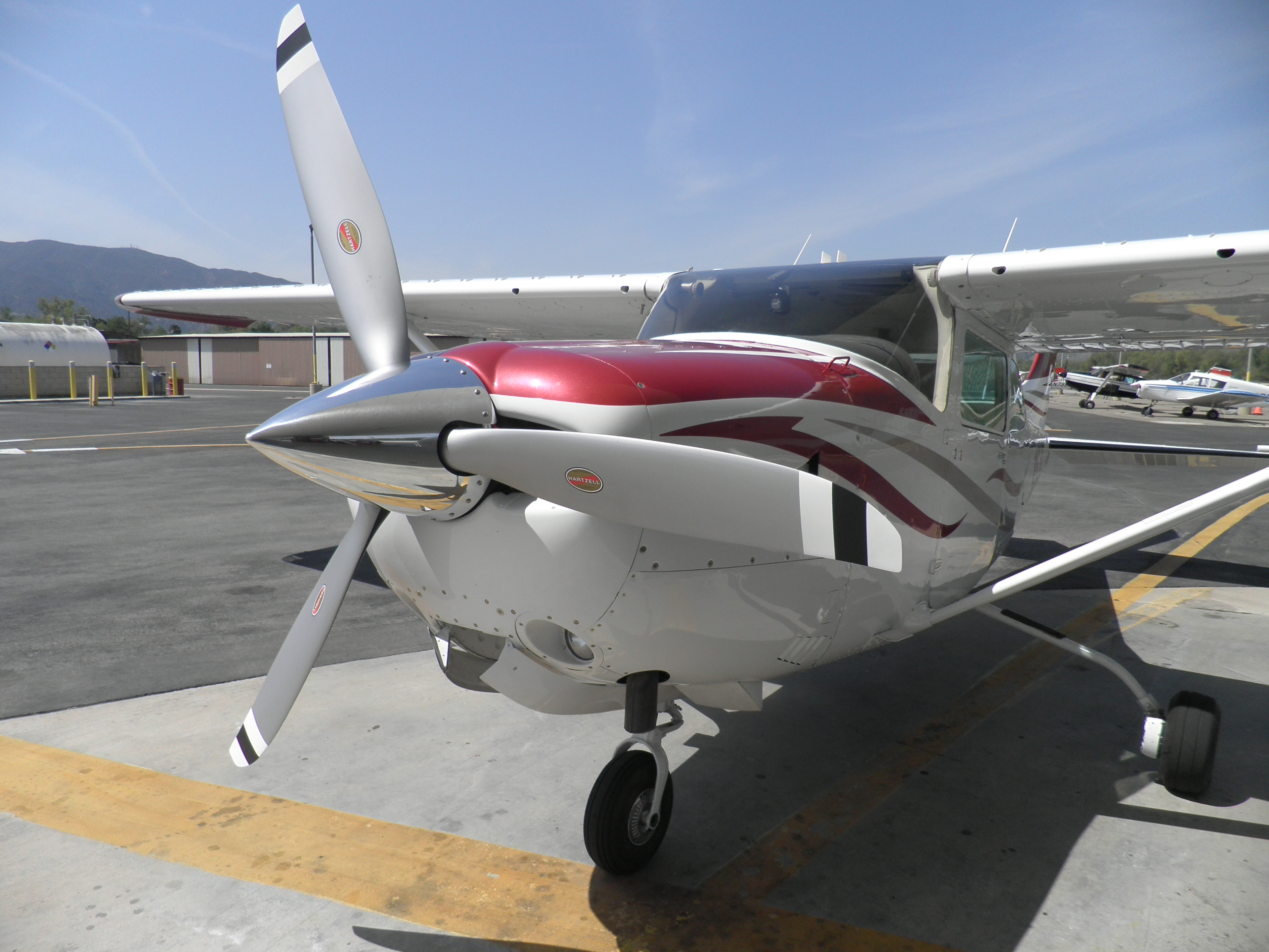 Hrtz-Cessna_R182_3-Blade_Scimitar-IO-540.jpg